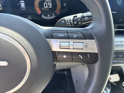 Used 2025 Hyundai Kona SEL FWD image 25