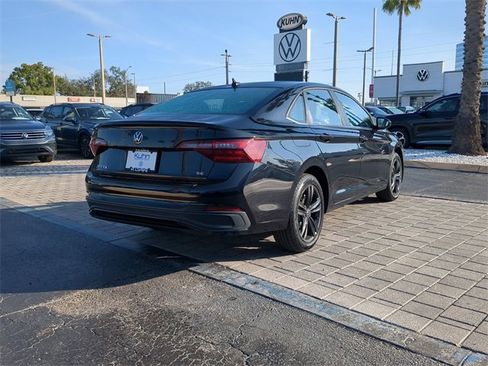 Certified 2023 Volkswagen Jetta SE w/ Panoramic Sunroof Package image 4