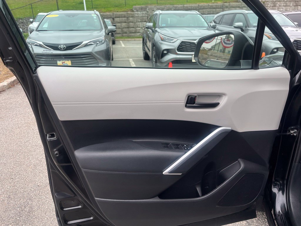 Used 2024 Toyota Corolla Cross LE w/ Moonroof Package AWD/4WD image 6