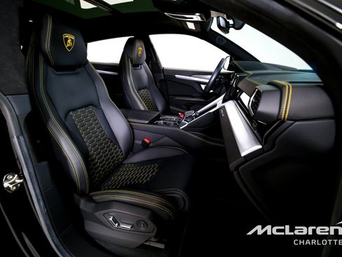 Used 2020 Lamborghini Urus AWD/4WD image 28
