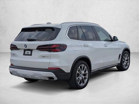 Used 2024 BMW X5 xDrive50e image 5