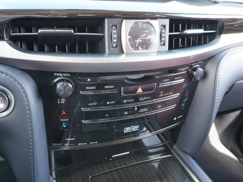 Certified 2021 Lexus LX 570 4WD w/ Luxury Package image 18