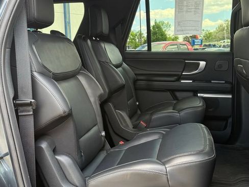 Used 2025 Ford Expedition Max Platinum w/ Stealth Performance Package AWD/4WD image 29