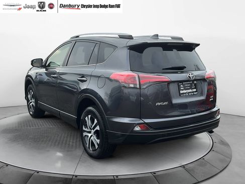 Used 2018 Toyota RAV4 LE image 4