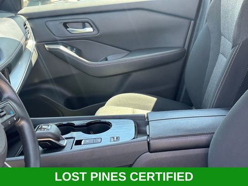 Used 2024 Nissan Rogue SV image 10