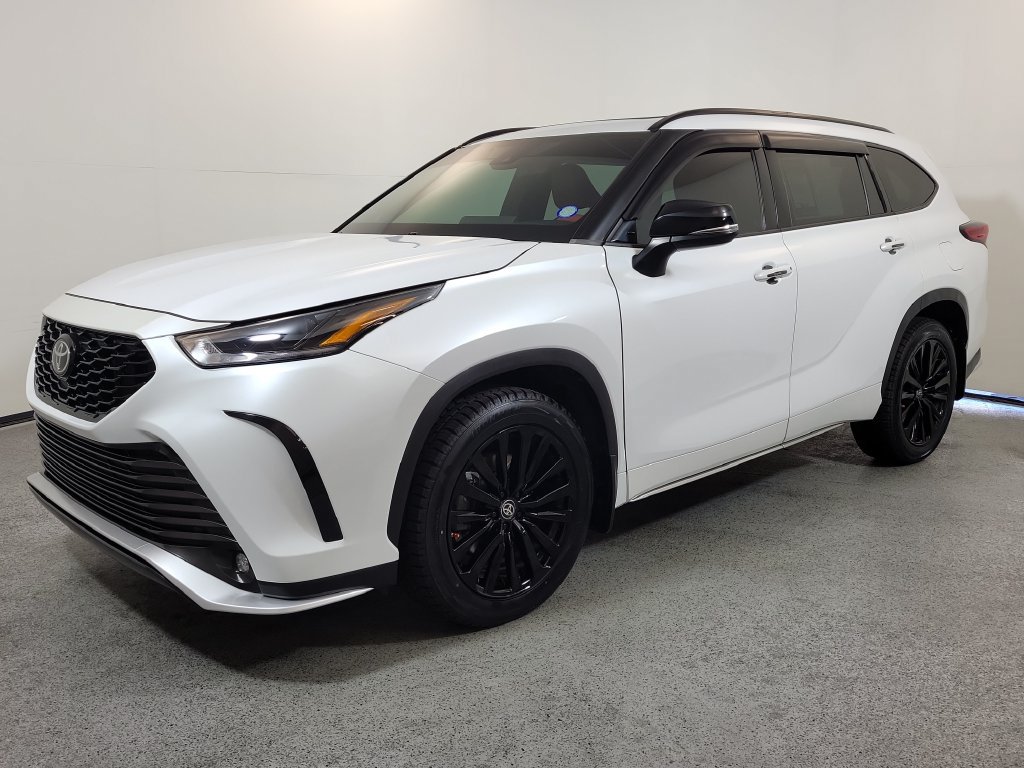 Used 2023 Toyota Highlander XSE FWD image 3