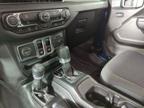 Used 2025 Jeep Wrangler Sport image 19