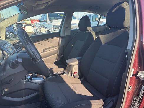 Used 2017 Kia Forte LX image 9