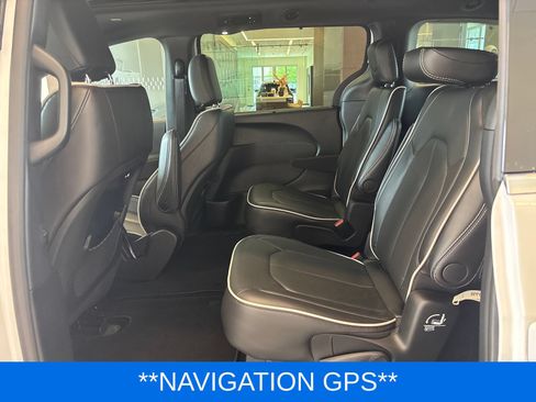 Used 2026 Chrysler Pacifica Limited FWD image 12