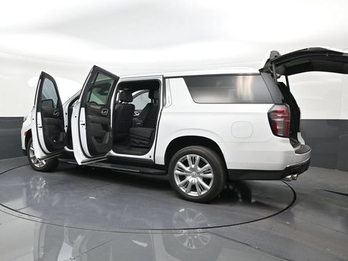 Used 2022 Chevrolet Suburban High Country RWD image 30