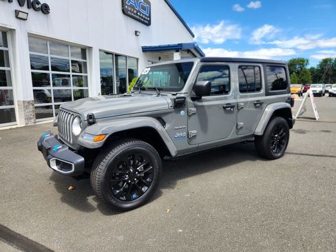 Used 2023 Jeep Wrangler Unlimited Sahara image 6