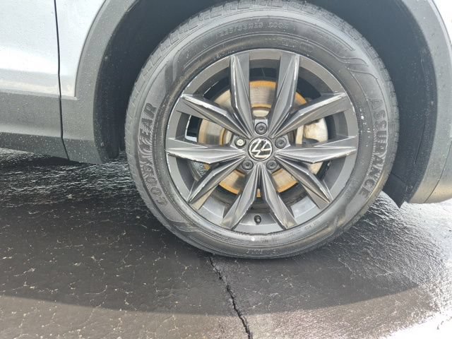 Used 2024 Volkswagen Tiguan SE AWD/4WD image 14