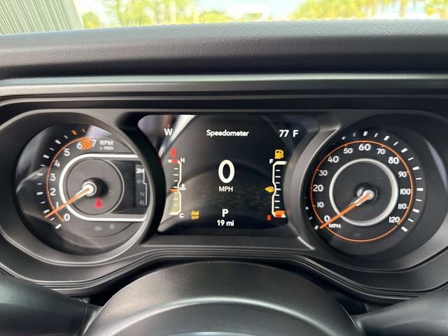 New 2026 Jeep Wrangler Unlimited Sahara w/ Whitecap Package AWD/4WD image 28