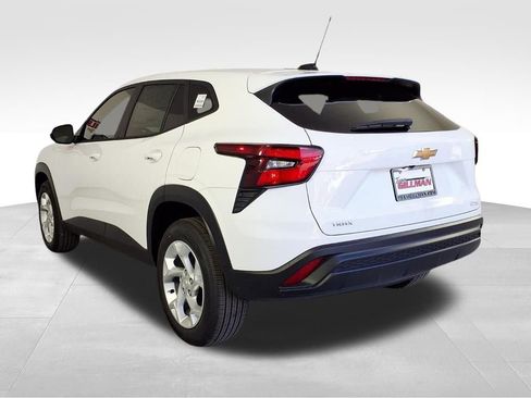 New 2026 Chevrolet Trax LS w/ LS Convenience Package image 2