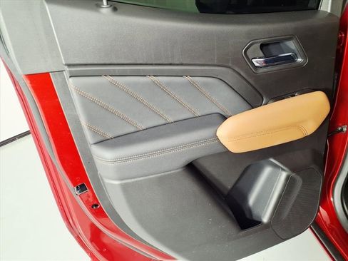 Used 2025 GMC Canyon AT4 image 30