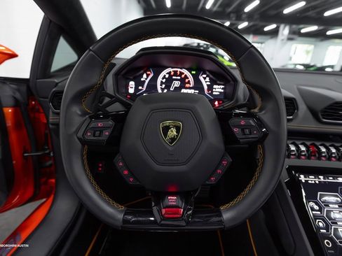 Used 2021 Lamborghini Huracan EVO image 27