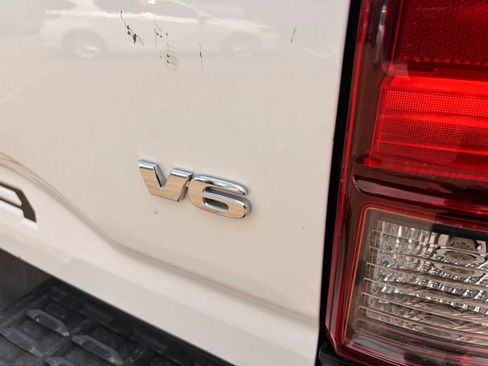 Used 2019 Toyota Tacoma SR5 RWD image 12