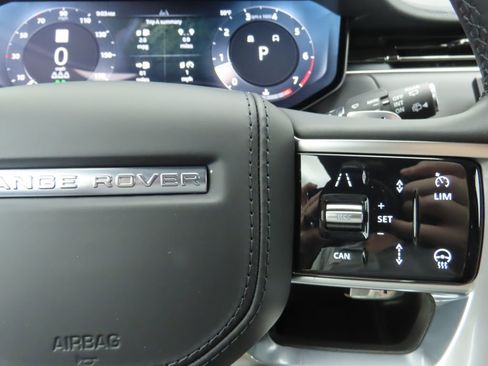 Certified 2025 Land Rover Range Rover Long Wheelbase SE image 12