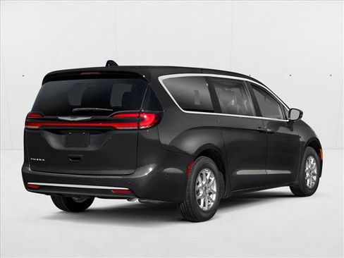 New 2026 Chrysler Pacifica Pinnacle image 2