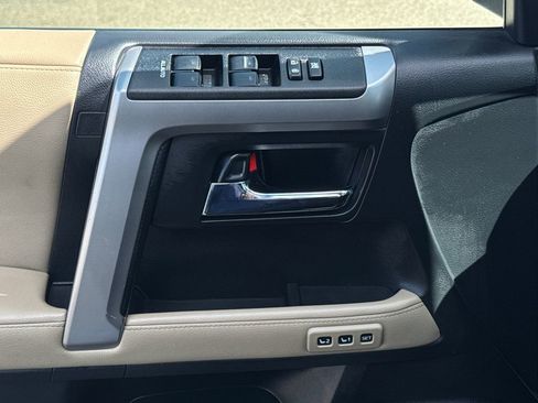 Used 2020 Toyota 4Runner Limited AWD/4WD image 38