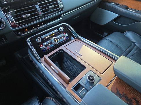 Used 2023 Lincoln Navigator Black Label image 25