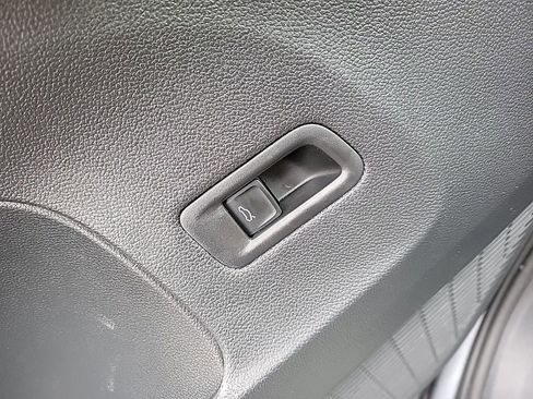 Used 2024 Volkswagen Atlas SE image 31