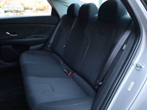 Used 2025 Hyundai Elantra SE w/ Cargo Package image 19