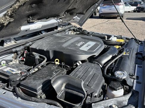 Used 2017 Jeep Wrangler Rubicon w/ Power Convenience Group image 10