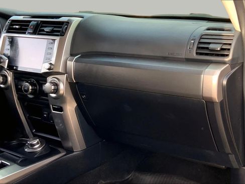 Used 2022 Toyota 4Runner SR5 AWD/4WD image 18