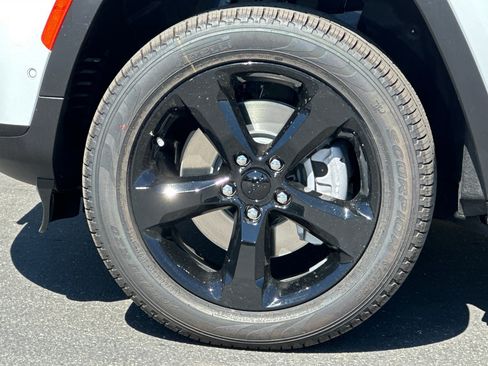 New 2025 Jeep Grand Cherokee L Limited w/ Luxury Tech Group II image 27