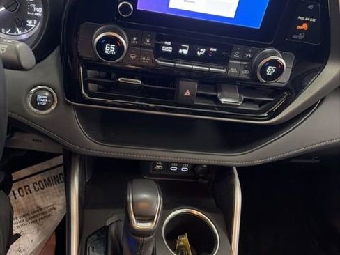 Used 2023 Toyota Highlander LE image 25