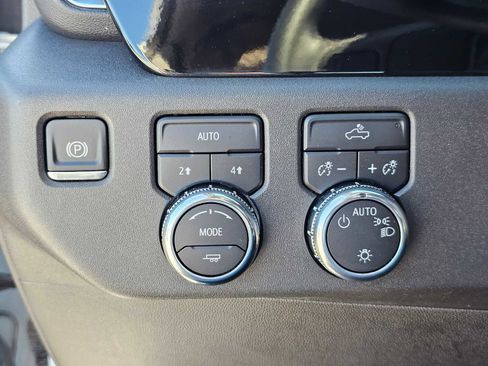 Used 2025 GMC Sierra 1500 SLE w/ Preferred Package image 29