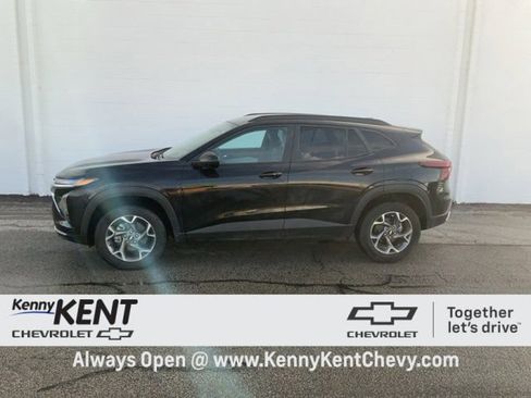 Certified 2025 Chevrolet Trax LT w/ LT Convenience Package image 27