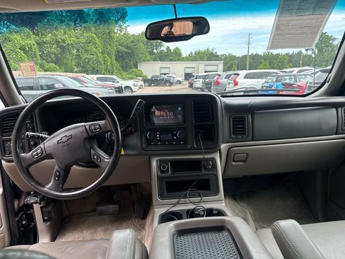 Used 2003 Chevrolet Suburban 2500 LT w/ LT Preferred Equipment Group AWD/4WD image 7