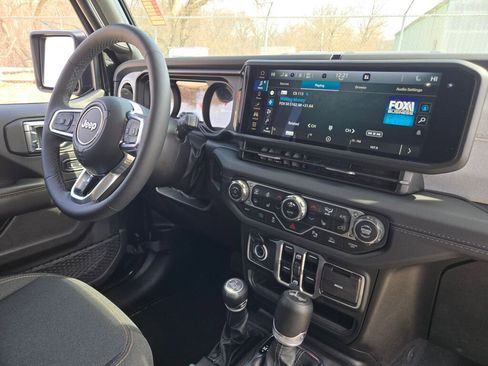 Used 2025 Jeep Wrangler Unlimited Sahara w/ Safety Group image 7