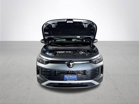 New 2026 Volkswagen Tiguan SE image 22