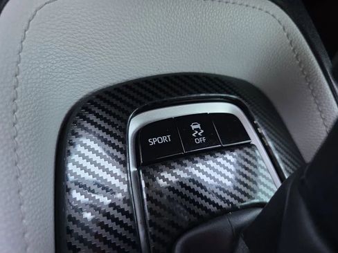Used 2020 Toyota Corolla SE FWD image 30
