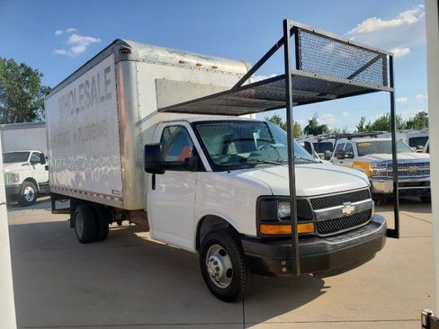 Used 2016 Chevrolet Express 3500 RWD image 5