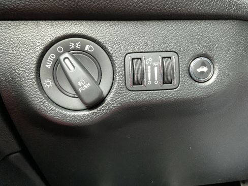 Used 2018 Dodge Challenger GT image 21