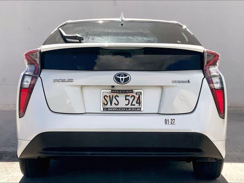Used 2016 Toyota Prius Four FWD image 5