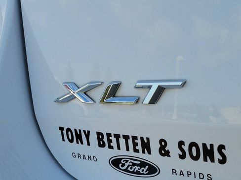 Used 2021 Ford Explorer XLT w/ Equipment Group 202A AWD/4WD image 7