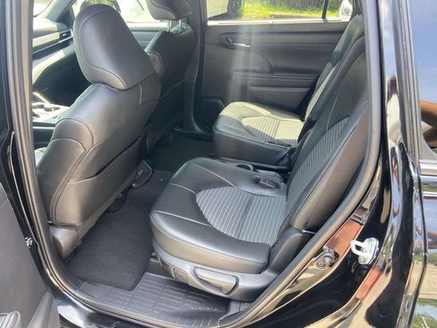 Used 2024 Toyota Highlander XSE FWD image 18