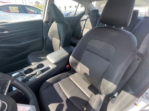 Used 2025 Nissan Altima 2.5 SV image 32