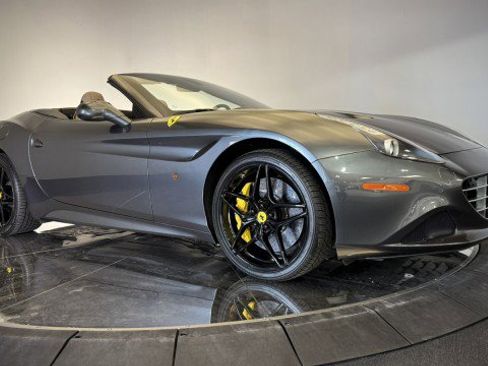 Used 2015 Ferrari California T image 38