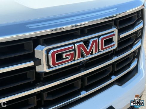 Used 2024 GMC Acadia Elevation FWD image 33