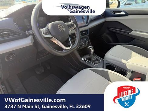 Used 2022 Volkswagen Taos SE image 21