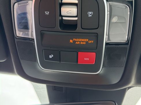 Used 2025 Hyundai Tucson Limited image 32