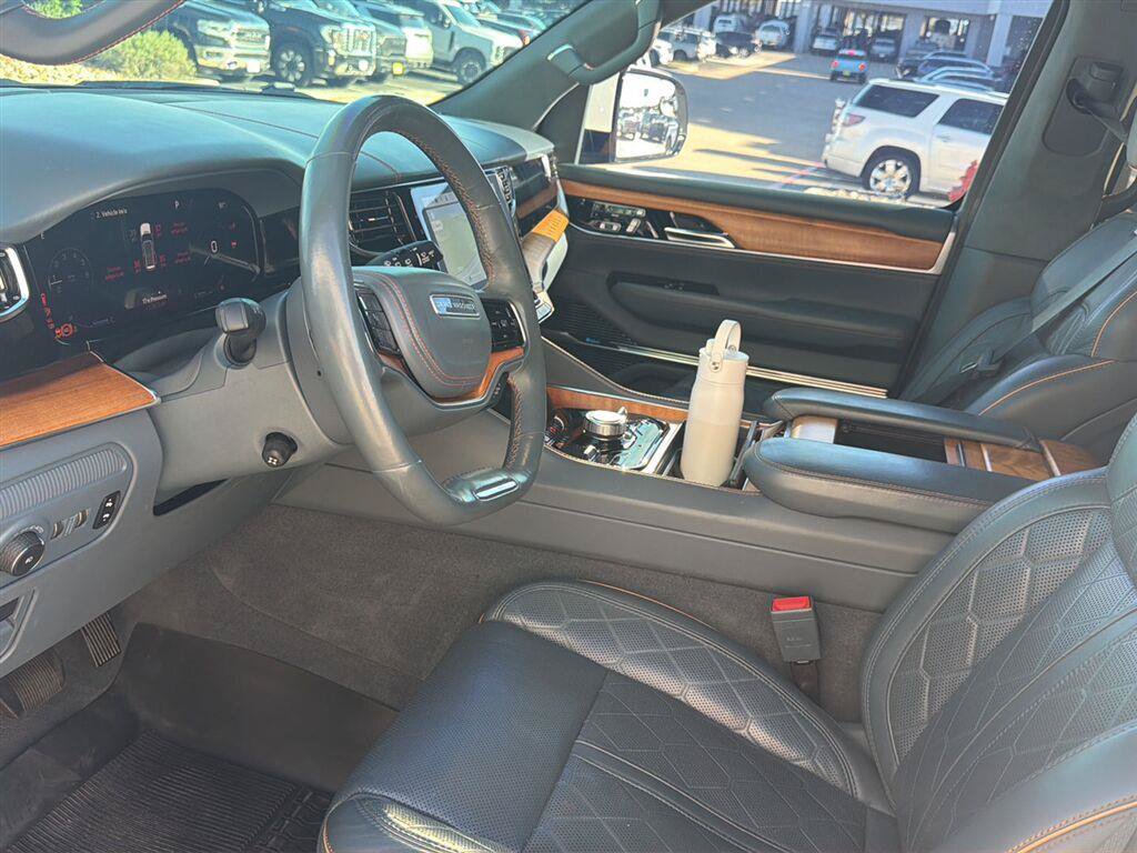 Used 2022 Jeep Grand Wagoneer Series III w/ Rear Seat Video Group 1 AWD/4WD image 4