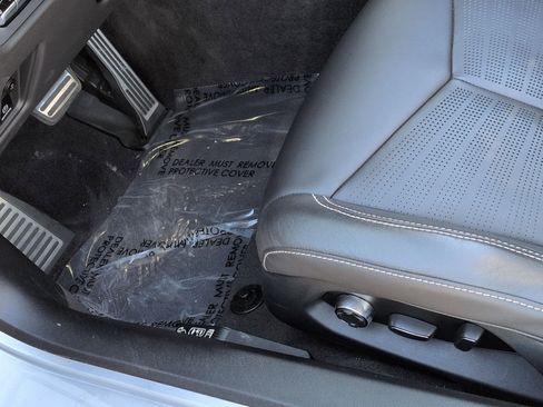 Used 2024 Chevrolet Corvette Stingray Premium Conv w/ Z51 Performance Package image 17