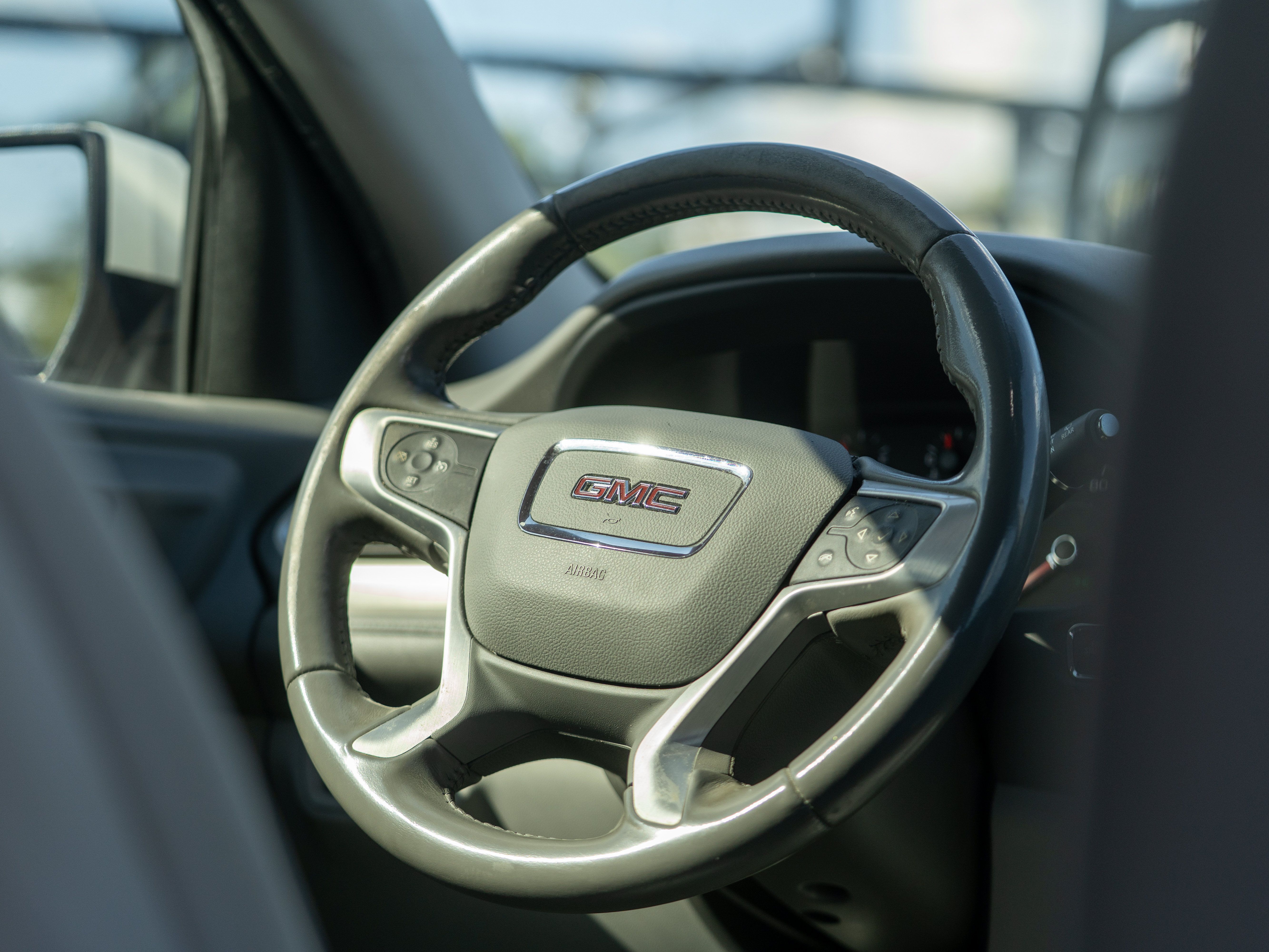 Used 2019 GMC Acadia SLE FWD image 19